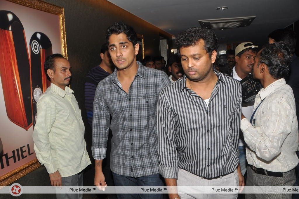 Siddharth at the audio people store - Pictures | Picture 164093
