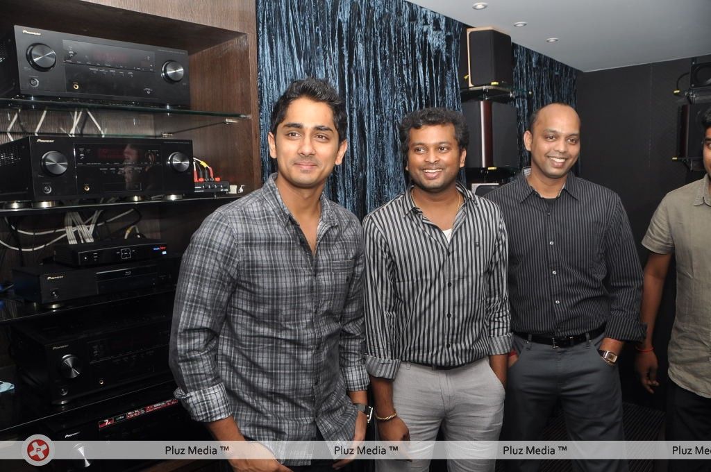 Siddharth at the audio people store - Pictures | Picture 164096