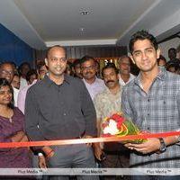 Siddharth at the audio people store - Pictures | Picture 164015
