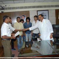 S.S Rajmouli and vaada Team Meets CM - Pictures
