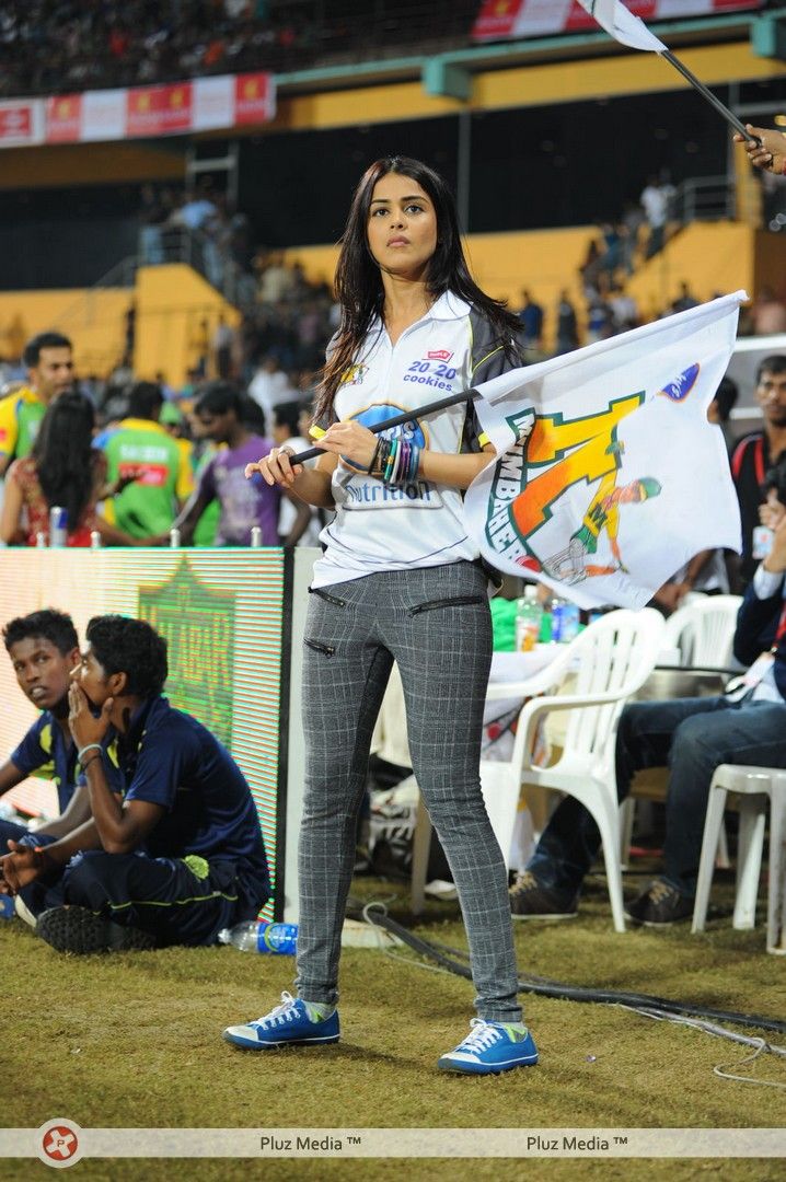 Genelia D Souza - Sanjana, Priyamani, Genelia & Lakshmi Rai at CCL Match - Photos | Picture 155411