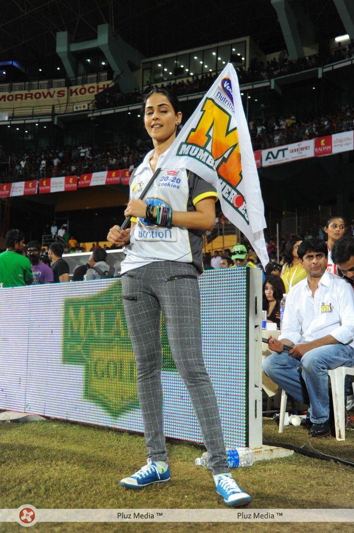 Genelia D Souza - Sanjana, Priyamani, Genelia & Lakshmi Rai at CCL Match - Photos | Picture 155416