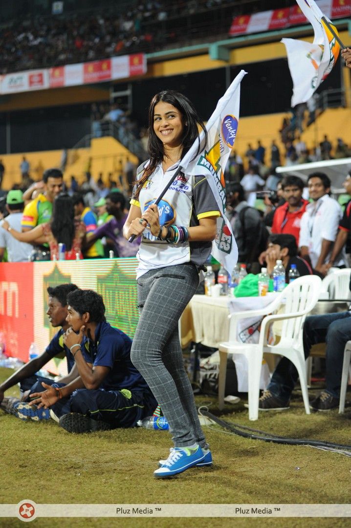 Genelia D Souza - Sanjana, Priyamani, Genelia & Lakshmi Rai at CCL Match - Photos | Picture 155420