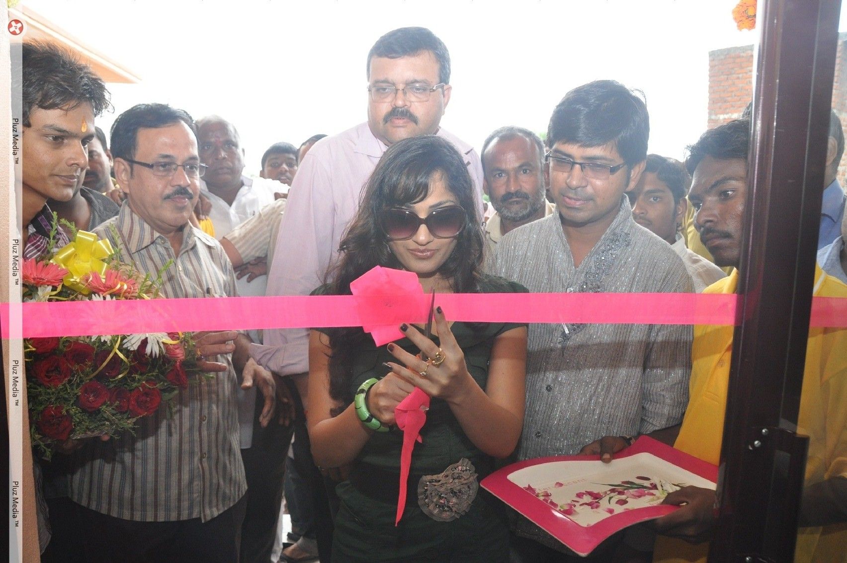 Actress Madhavi latha Inaugurates Sleep Well World Store Pictures | Picture 237849