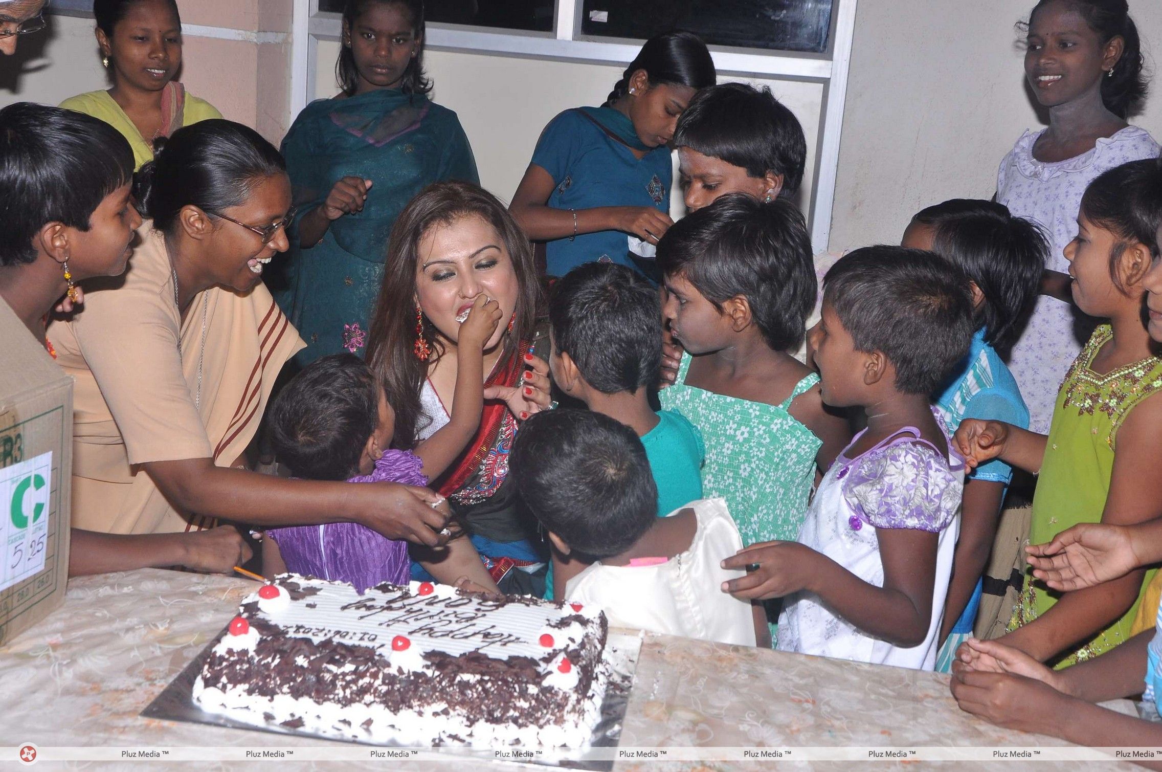Sona celebrated her birthday - Pictures | Picture 205222