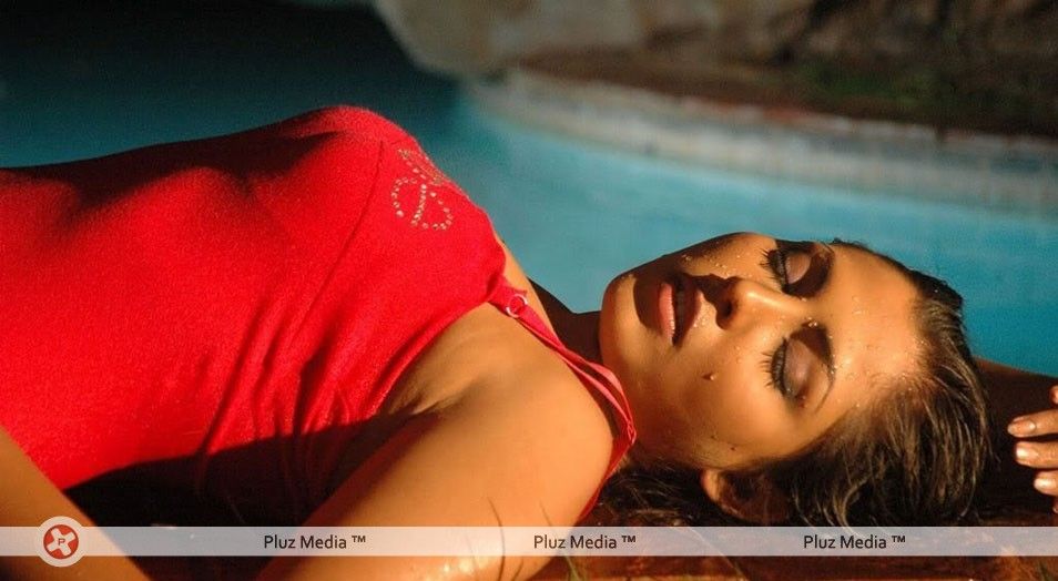 Madhu Shalini Hot Stills | Picture 202673