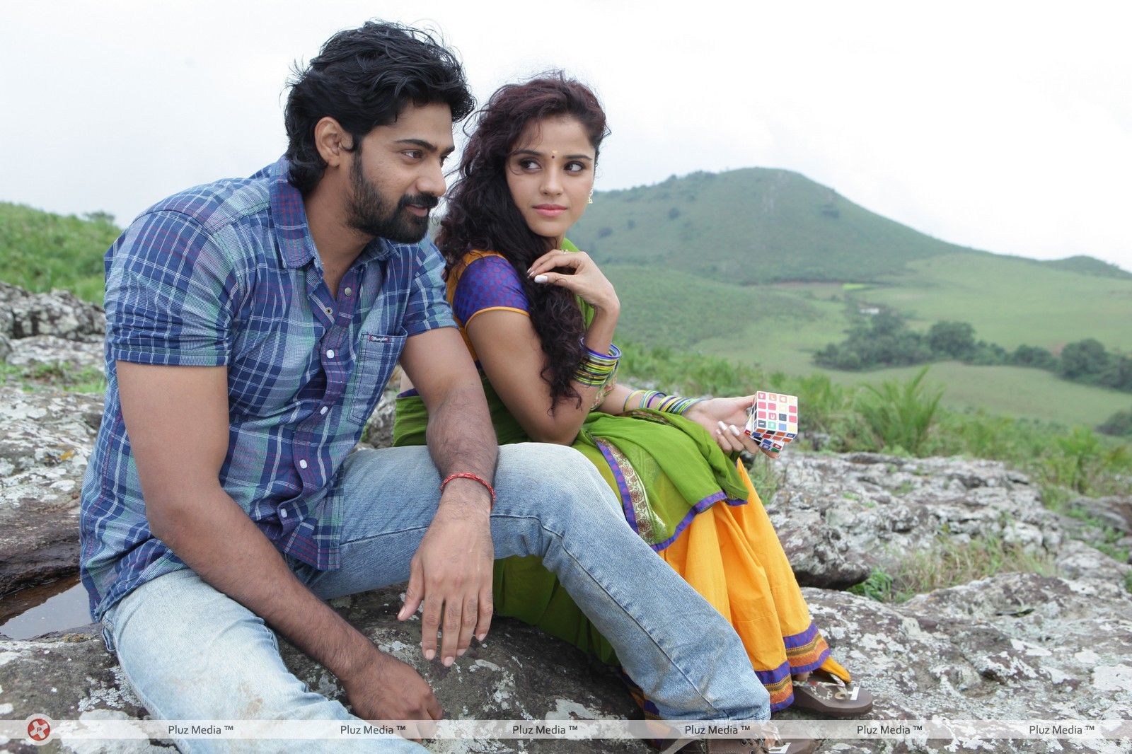 Dalam Movie Stills and Wallpapers | Picture 313660