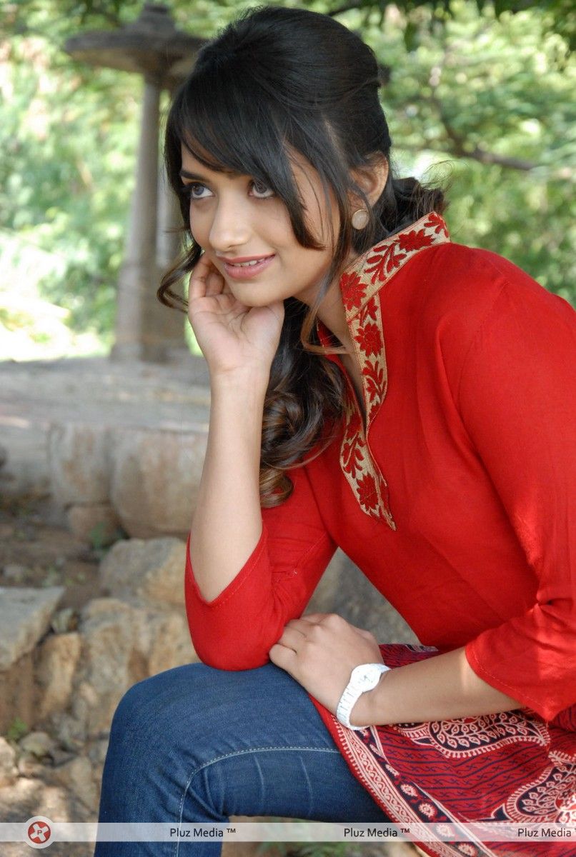 Actress Ziya Stills at Entha Andam Ga Unnave Movie Launch | Picture 319587