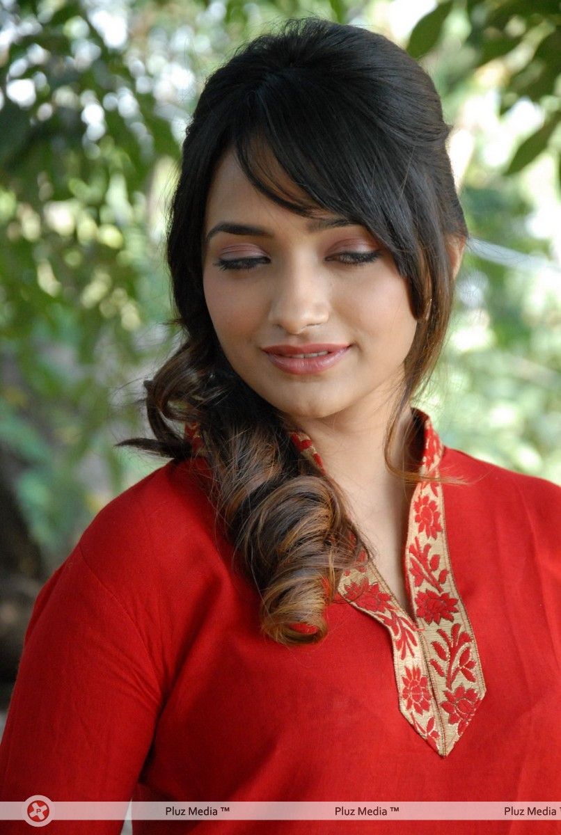 Actress Ziya Stills at Entha Andam Ga Unnave Movie Launch | Picture 319668