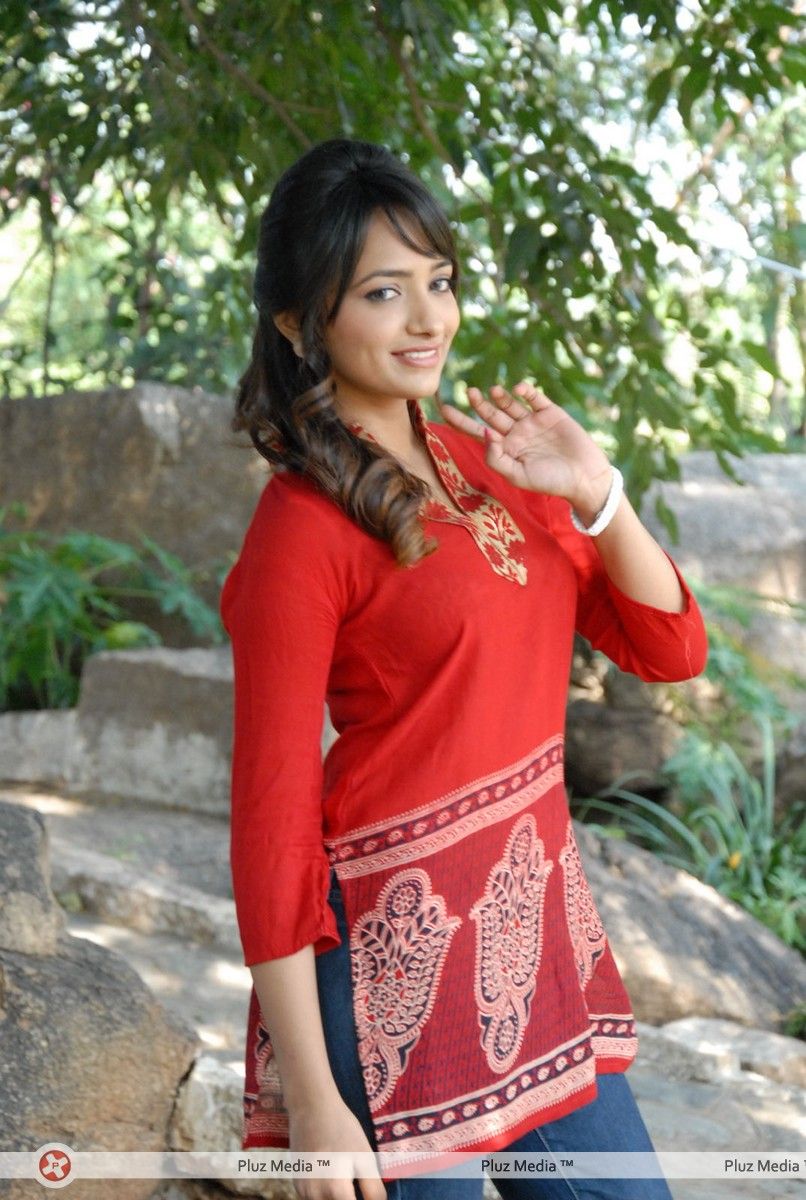 Actress Ziya Stills at Entha Andam Ga Unnave Movie Launch | Picture 319680