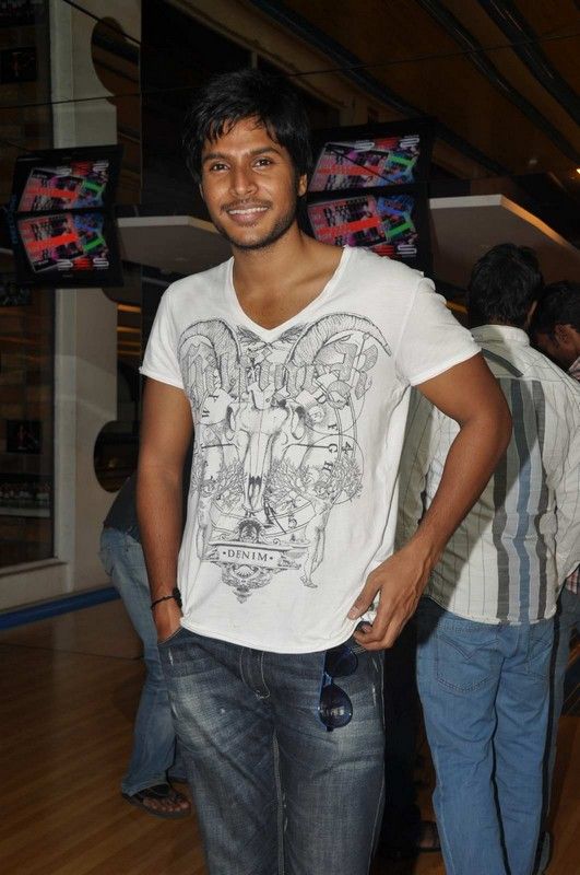 Sundeep Kishan - Routine love story Movie team presents trophies to ap bowling team at svm bowling Pictures | Picture 328739