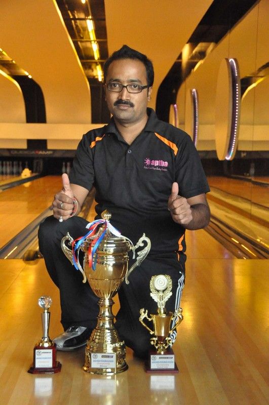 Routine love story Movie team presents trophies to ap bowling team at svm bowling Pictures | Picture 328783