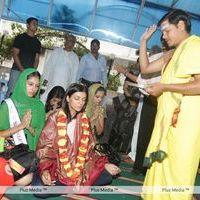 Sushmita Sen at Hyderabad Film Nagar Temple Pictures | Picture 274163