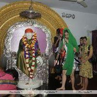 Sushmita Sen at Hyderabad Film Nagar Temple Pictures | Picture 274205