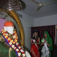 Sushmita Sen at Hyderabad Film Nagar Temple Pictures | Picture 274251