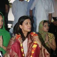 Sushmita Sen at Hyderabad Film Nagar Temple Pictures | Picture 274257