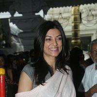 Susmitha Sen - Sushmita Sen at Hyderabad Film Nagar Temple Pictures | Picture 274258