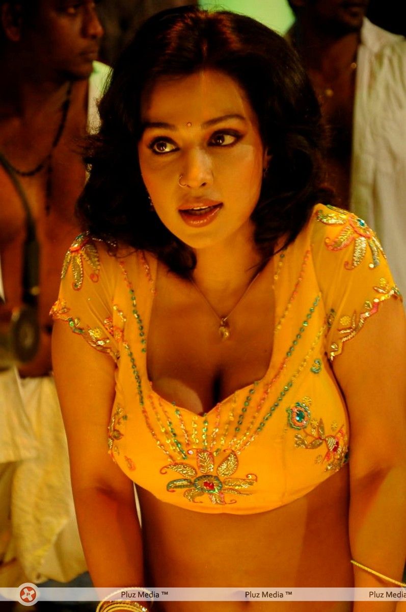 Asha Saini Hot Stills from Song | Picture 275430