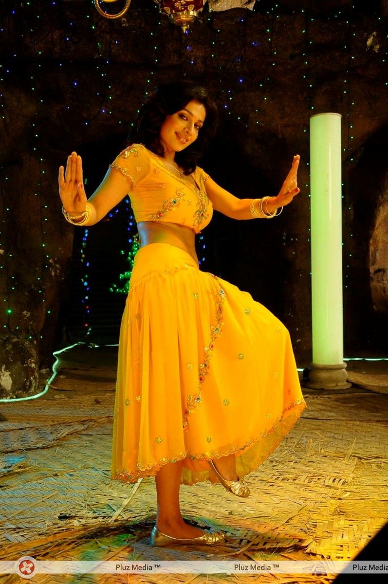 Asha Saini Hot Stills from Song | Picture 275432