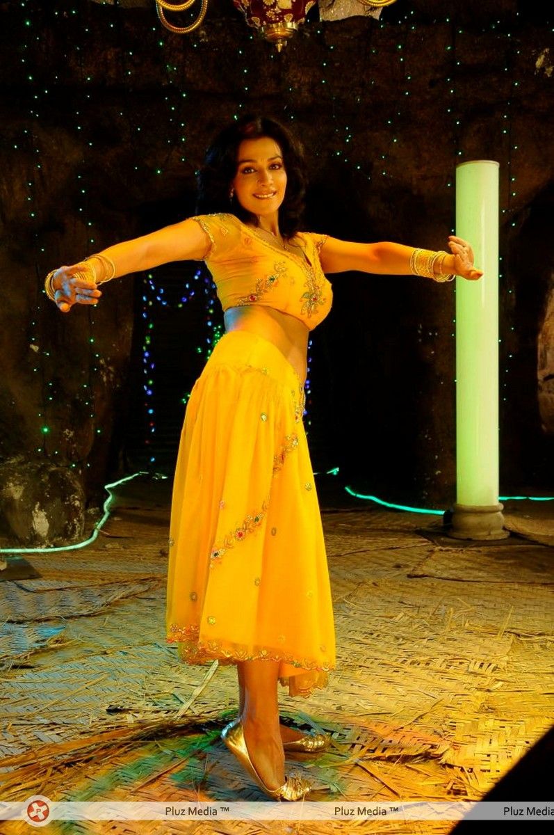 Asha Saini Hot Stills from Song | Picture 275439