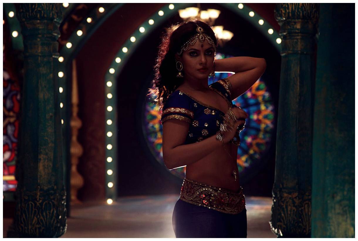 Neetu Chandra - Neetu Chandra Hot in Crazy Telugu Movie Stills | Picture 429640