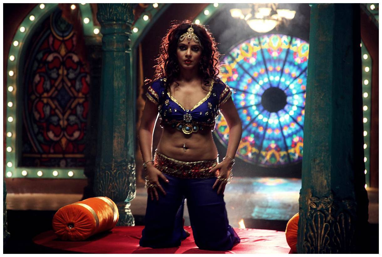 Neetu Chandra - Neetu Chandra Hot in Crazy Telugu Movie Stills | Picture 429656