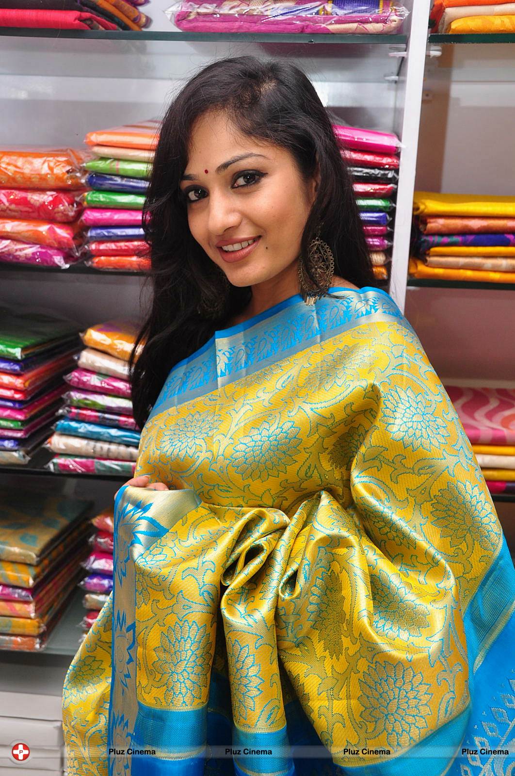 Madhavi Latha - Madhavi Latha Launches Sree Parinaya Designer Showroom Photos | Picture 533618