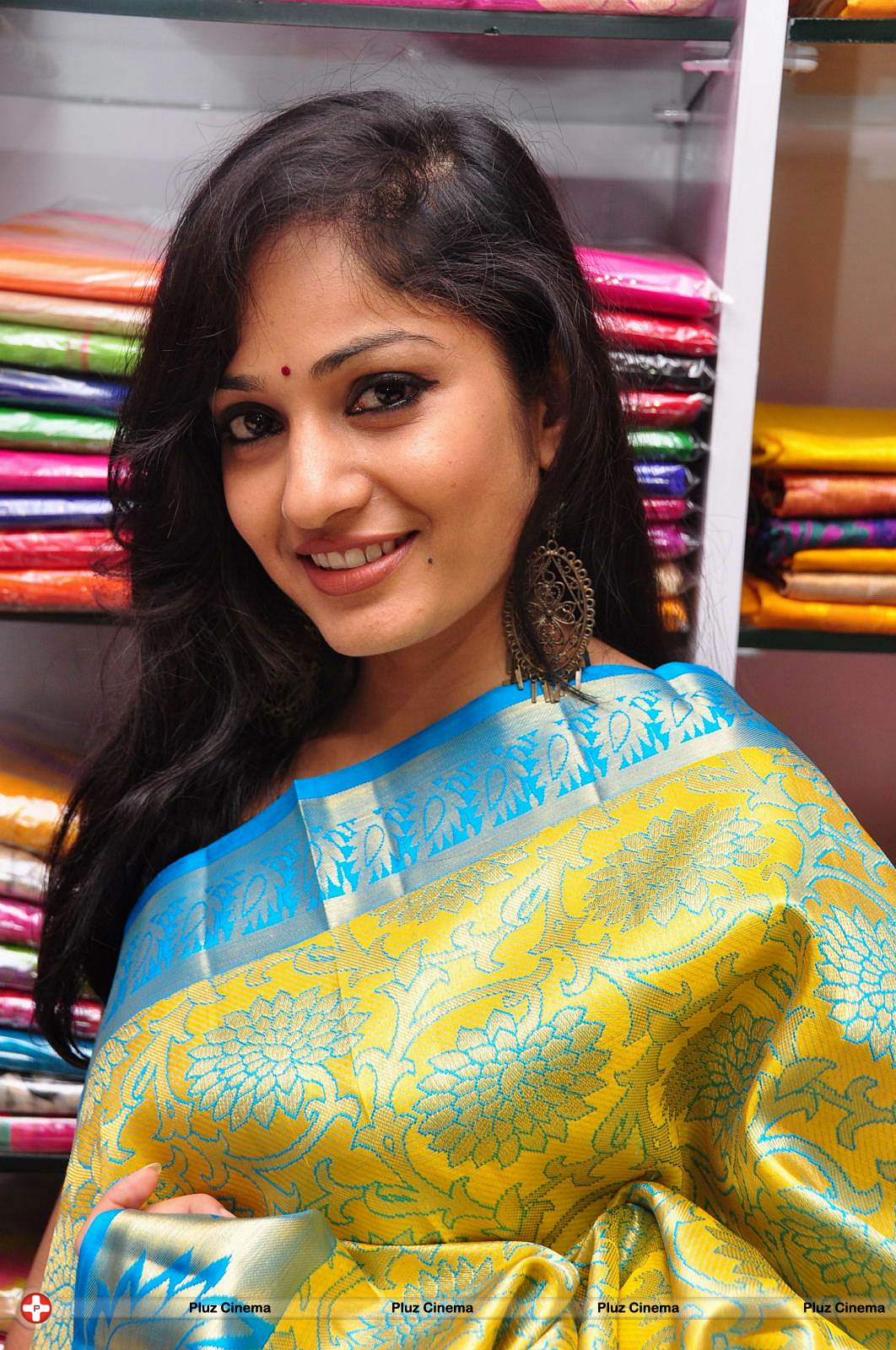 Madhavi Latha - Madhavi Latha Launches Sree Parinaya Designer Showroom Photos | Picture 533641