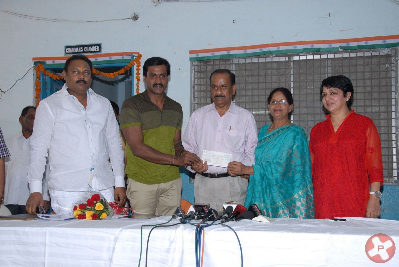 Sunil Birthday celebrations in Devanar Foundation Pictures | Picture 395850
