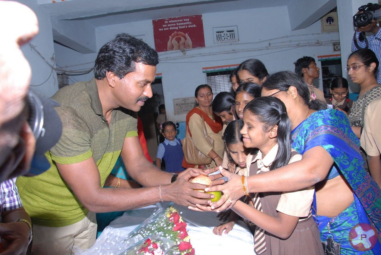 Sunil Birthday celebrations in Devanar Foundation Pictures | Picture 395879