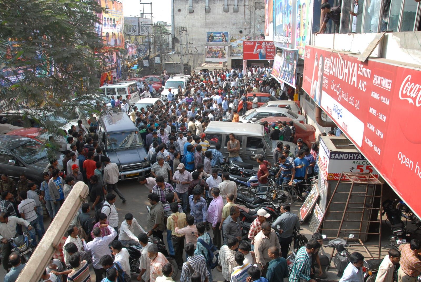 Nayak Movie Theater Hungama Pictures | Picture 359581