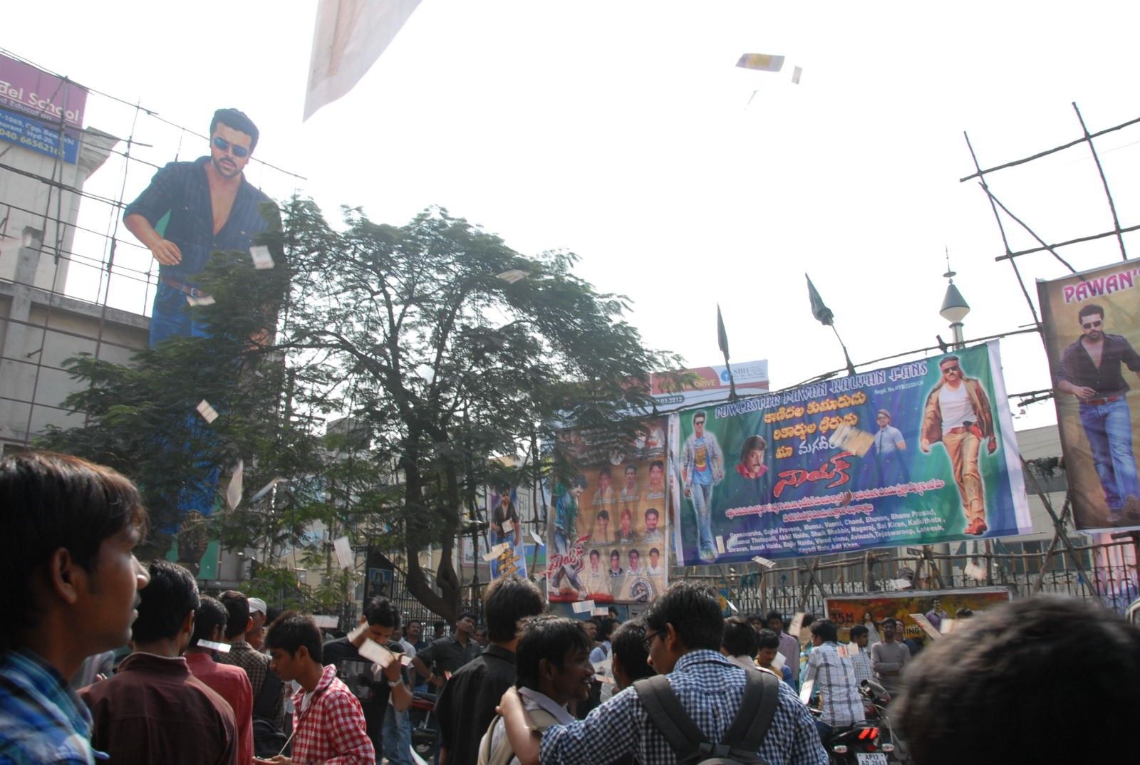 Nayak Movie Theater Hungama Pictures | Picture 359591