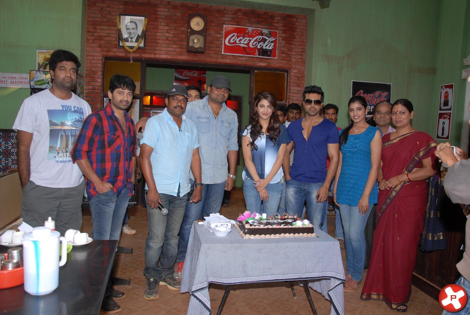 Shruti Haasan Birthday Celebrations at Yevadu Movie Set Pictures | Picture 371336