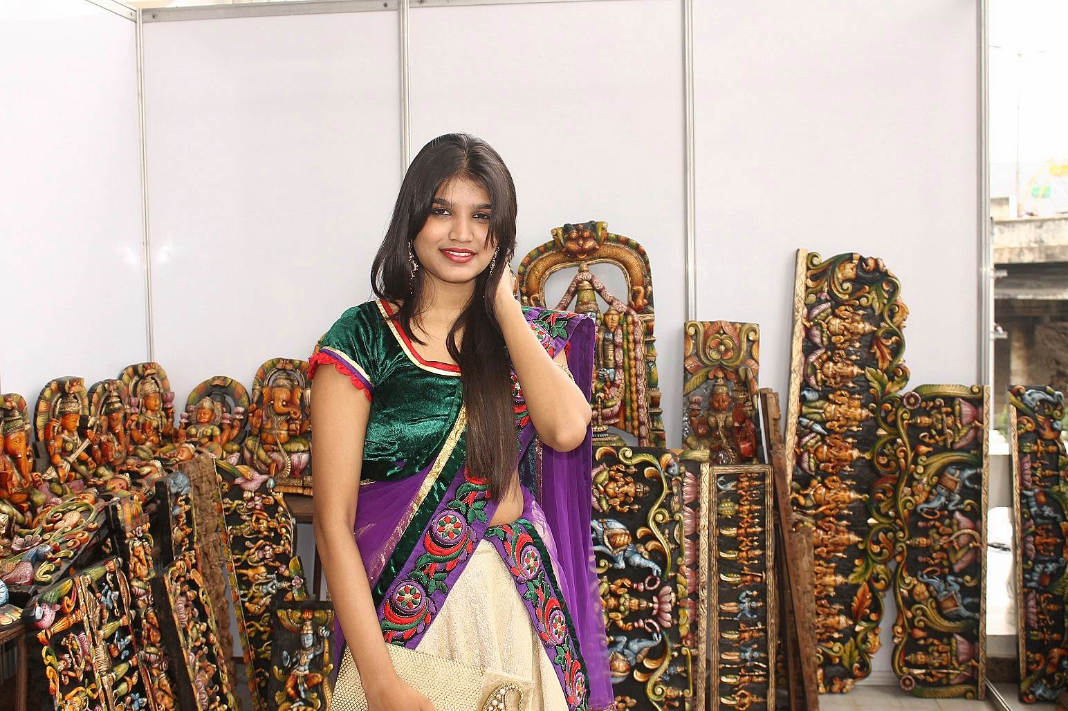 Isha Agarwal - Isha Agarwal Inaugurates Silk Of India Exhibition Photos | Picture 504012