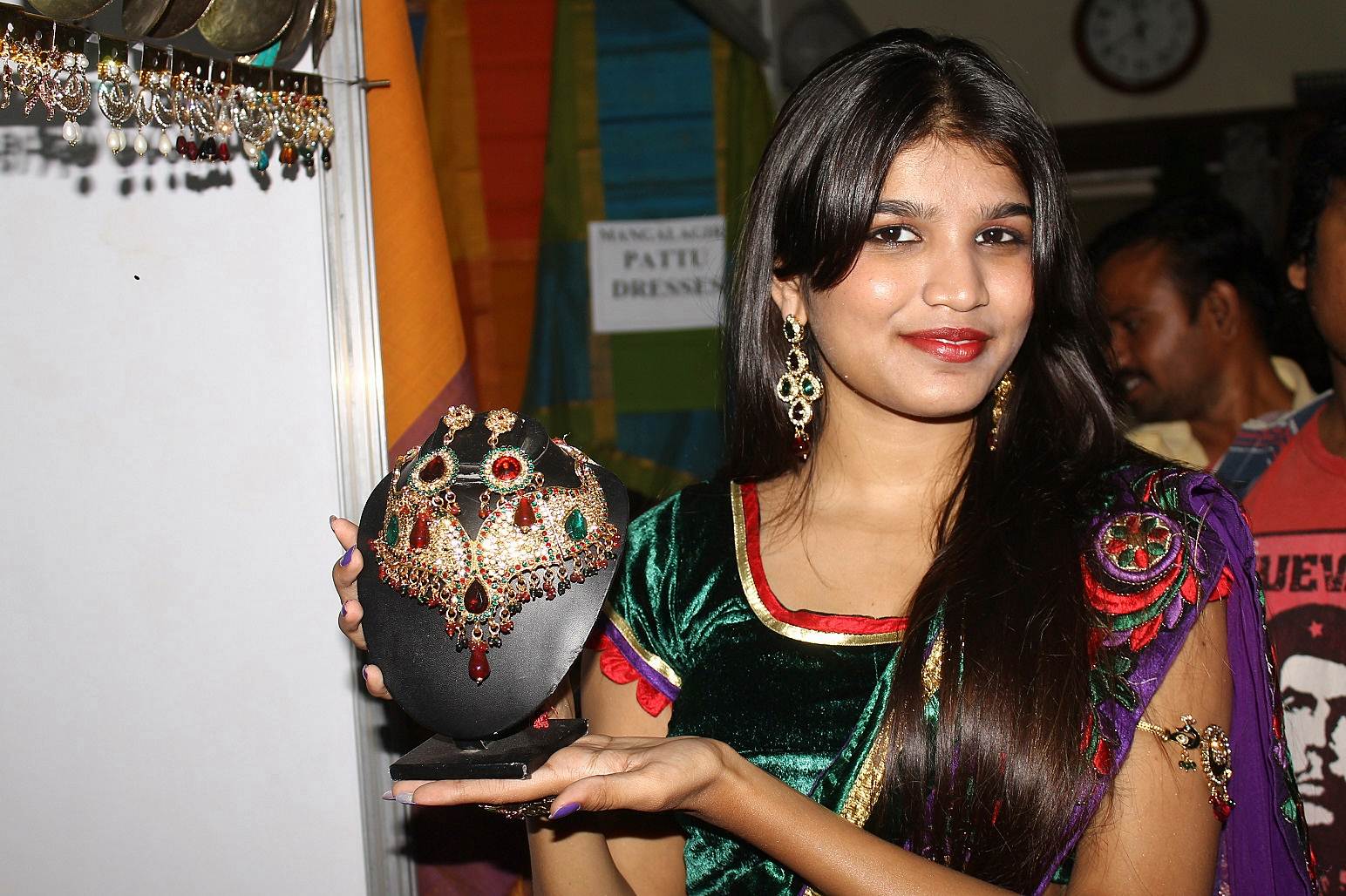 Isha Agarwal - Isha Agarwal Inaugurates Silk Of India Exhibition Photos | Picture 504023