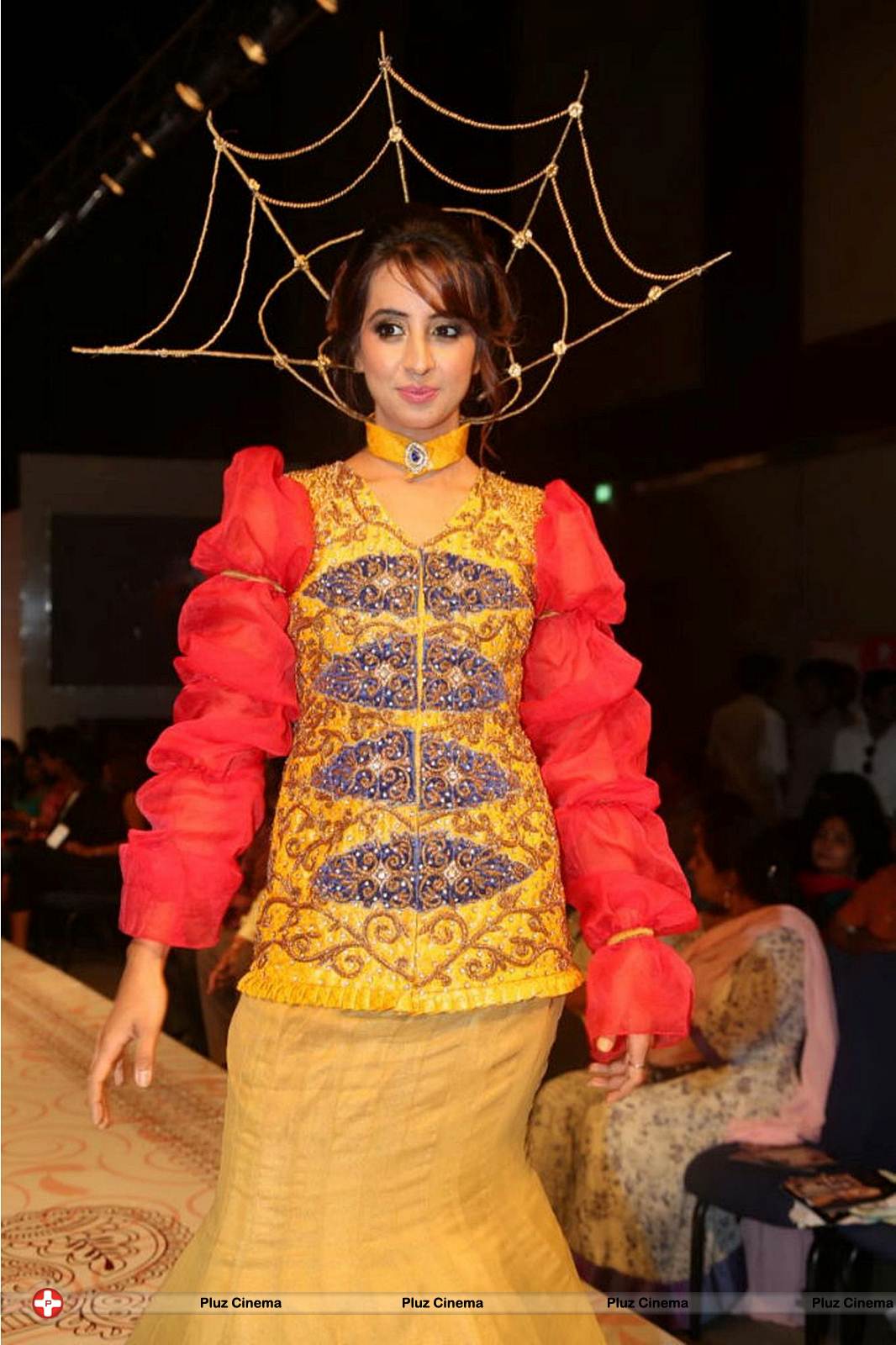 Sanjana Galrani Ramp Walk at Hyderabad Fashion Week Photos | Picture 524067