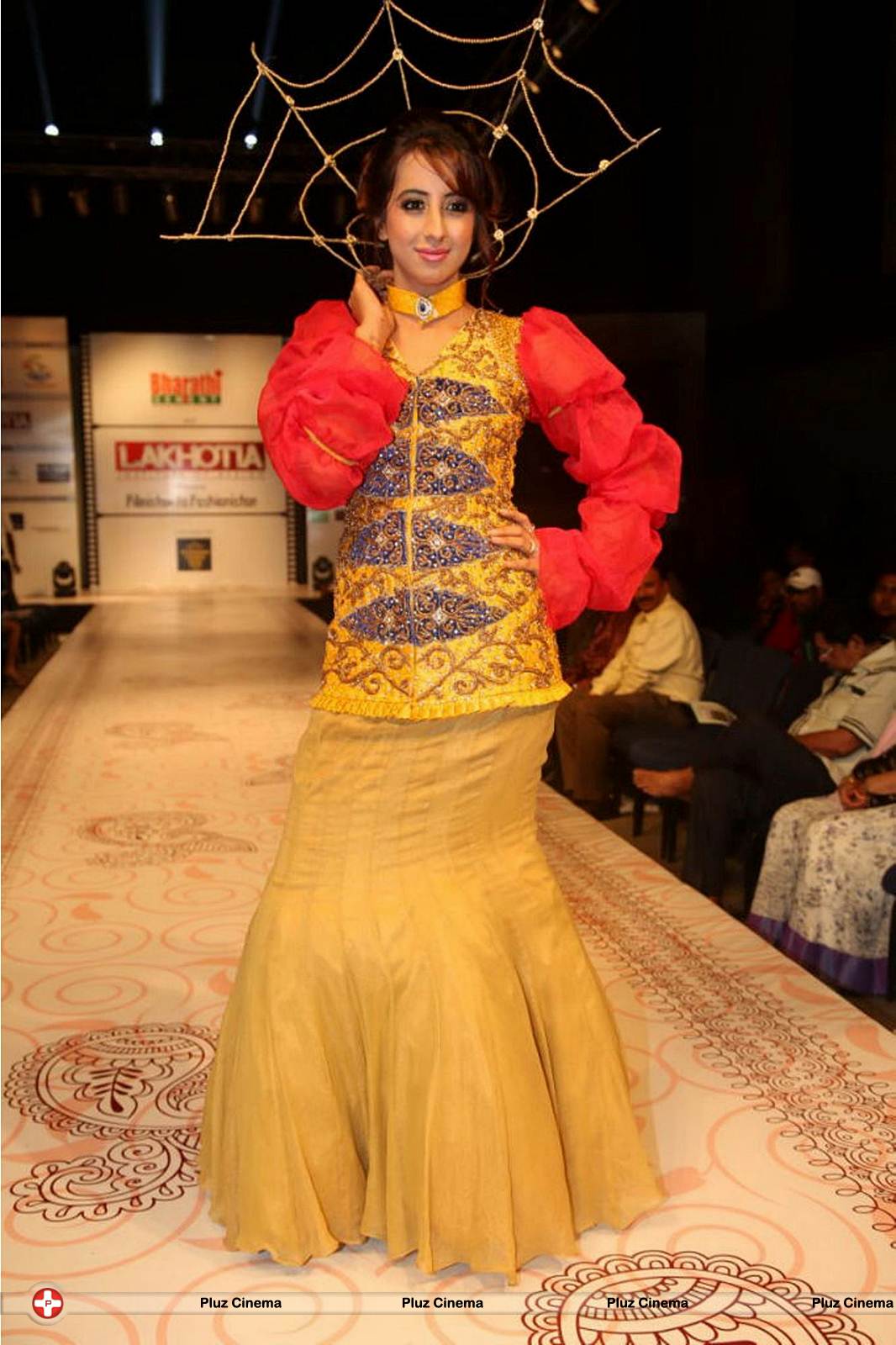 Sanjana Galrani Ramp Walk at Hyderabad Fashion Week Photos | Picture 524072