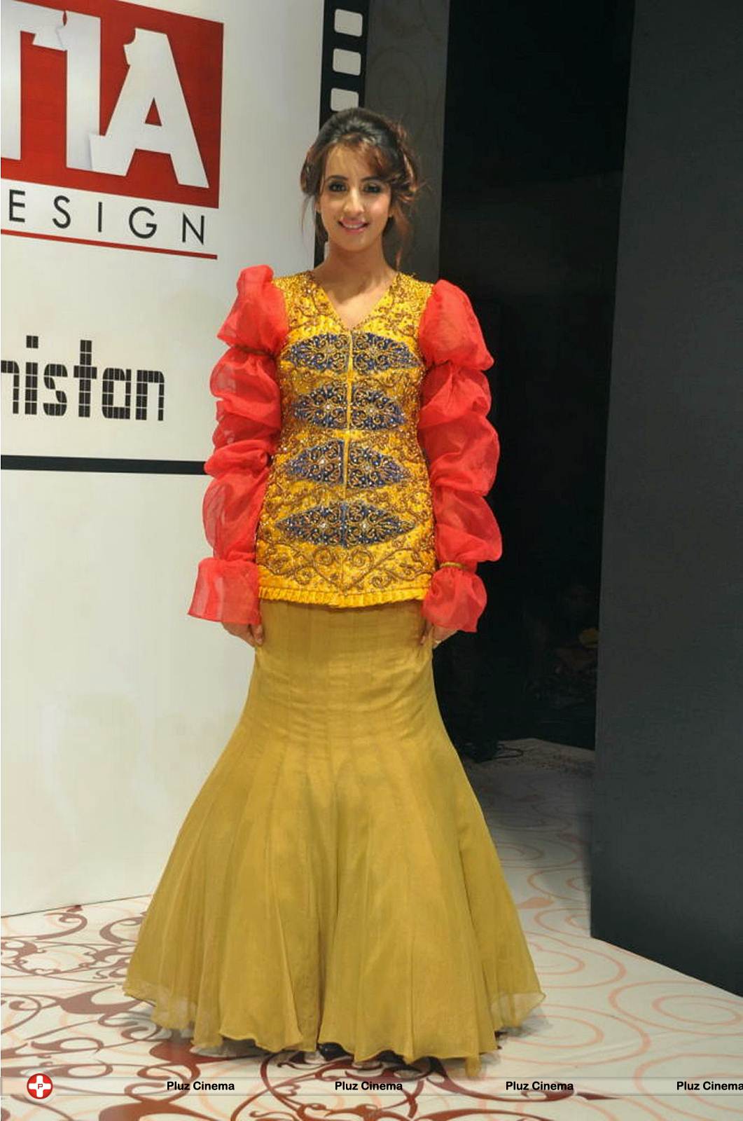 Sanjana Galrani Ramp Walk at Hyderabad Fashion Week Photos | Picture 524073
