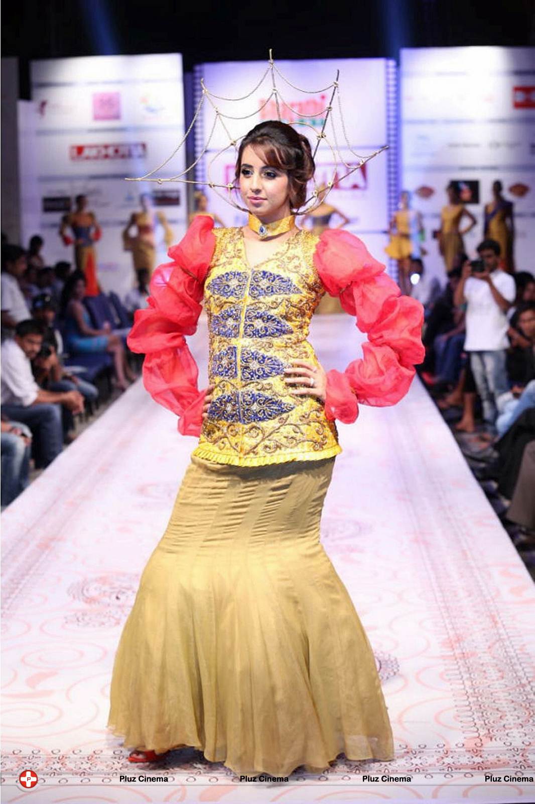 Sanjana Galrani Ramp Walk at Hyderabad Fashion Week Photos | Picture 524074