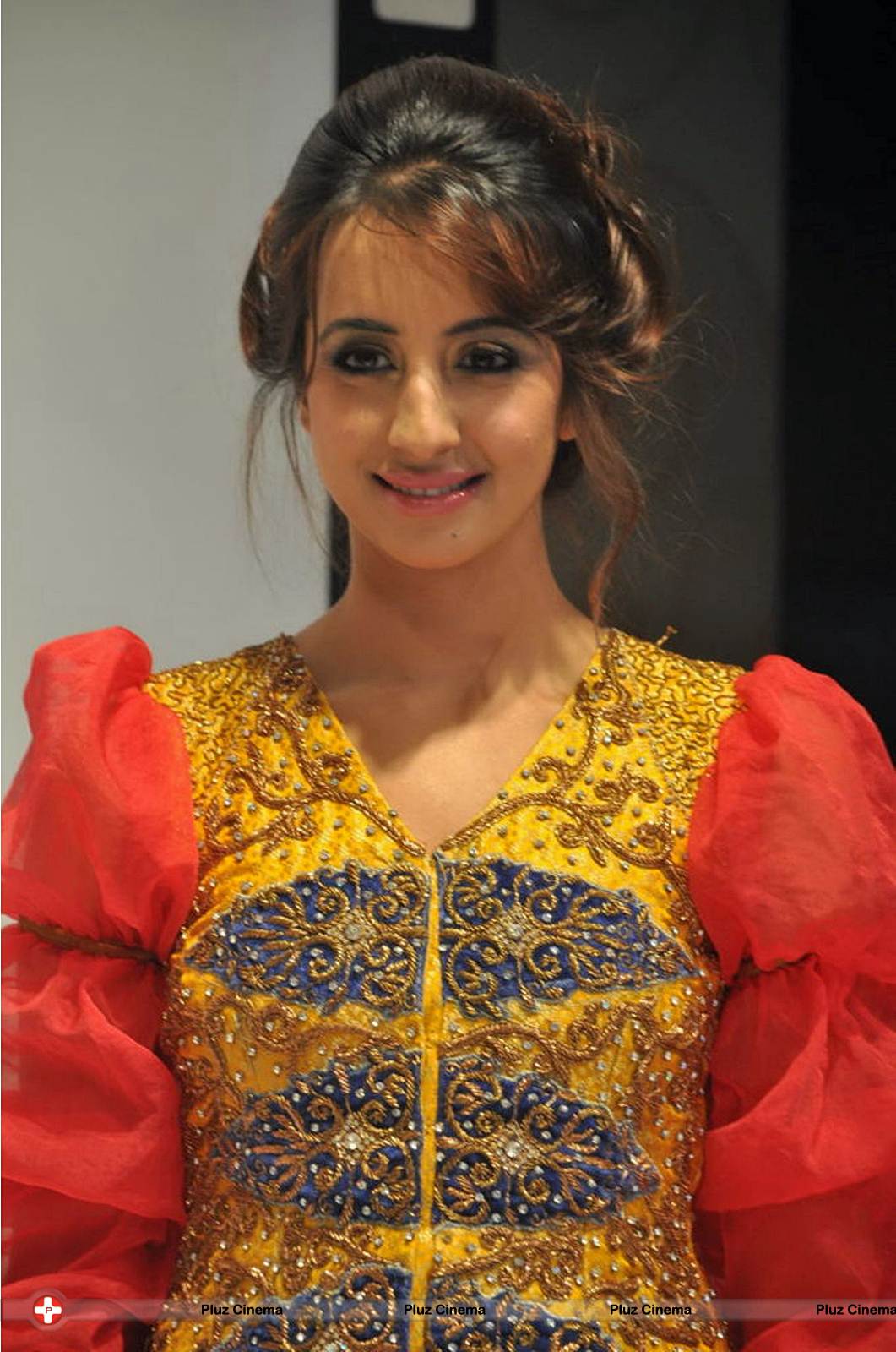 Sanjana Galrani Ramp Walk at Hyderabad Fashion Week Photos | Picture 524080