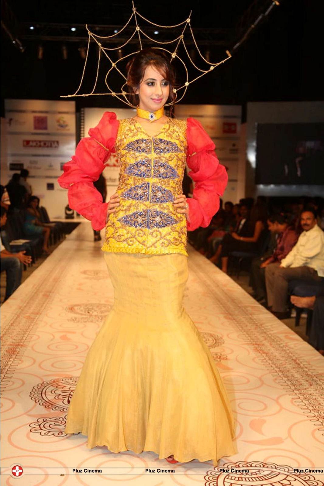 Sanjana Galrani Ramp Walk at Hyderabad Fashion Week Photos | Picture 524081