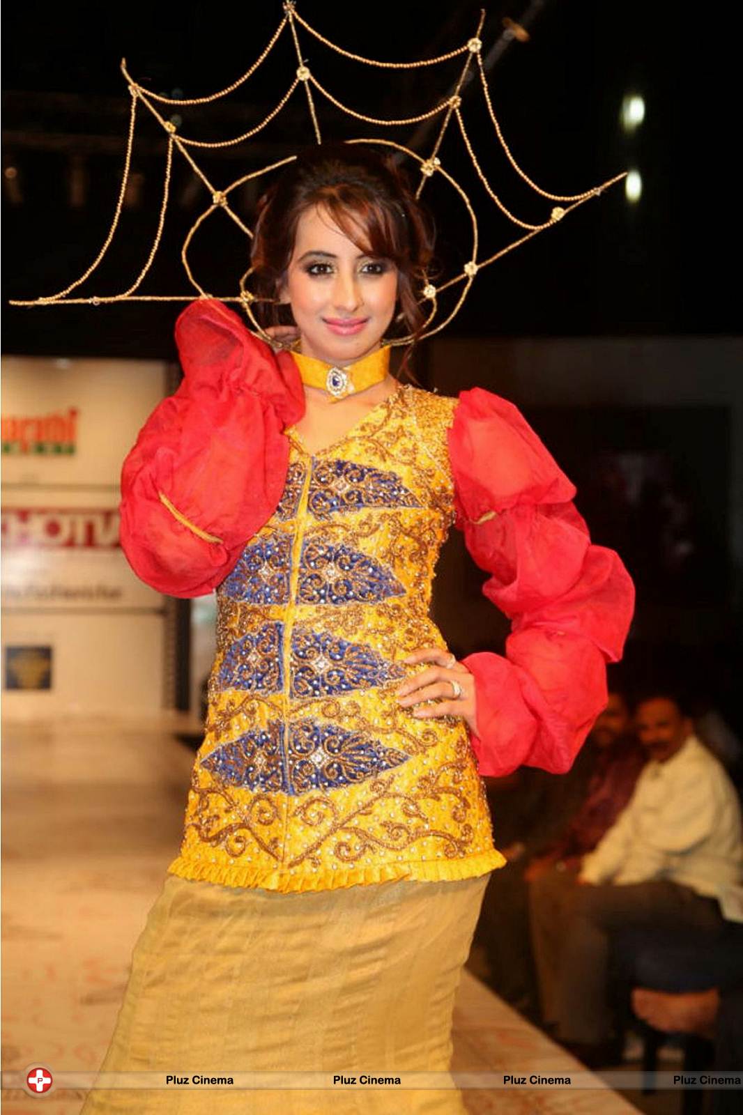 Sanjana Galrani Ramp Walk at Hyderabad Fashion Week Photos | Picture 524083
