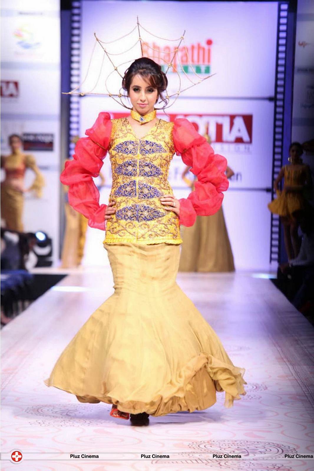 Sanjana Galrani Ramp Walk at Hyderabad Fashion Week Photos | Picture 524084