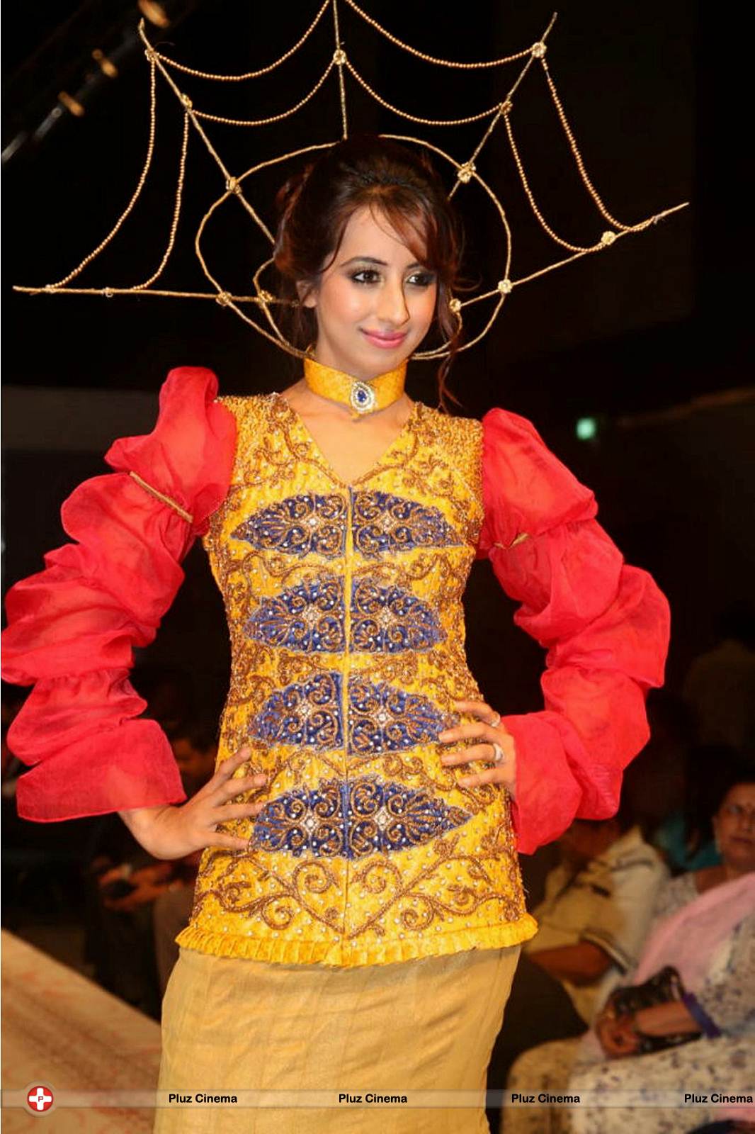 Sanjana Galrani Ramp Walk at Hyderabad Fashion Week Photos | Picture 524085