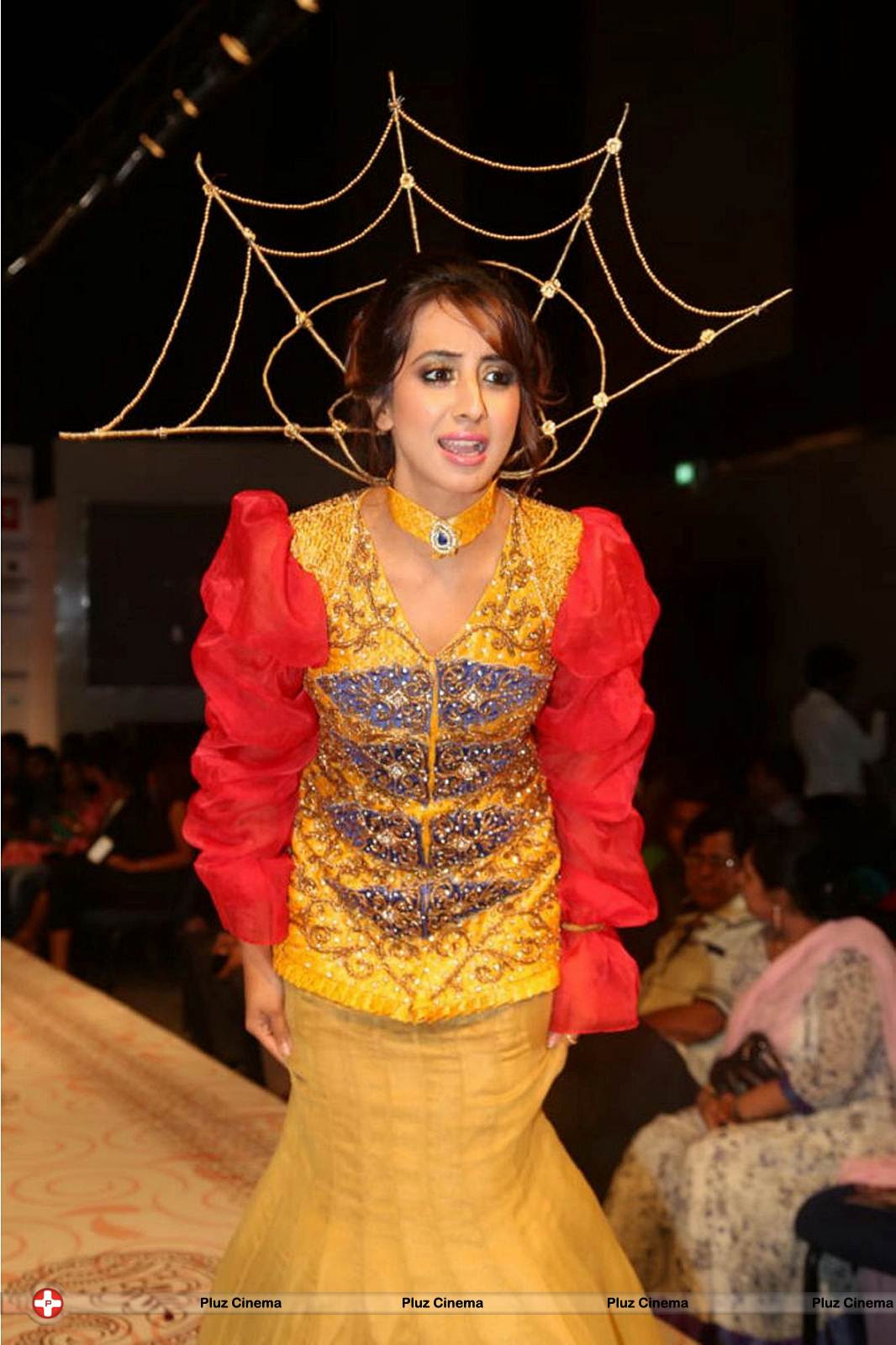 Sanjana Galrani Ramp Walk at Hyderabad Fashion Week Photos | Picture 524090