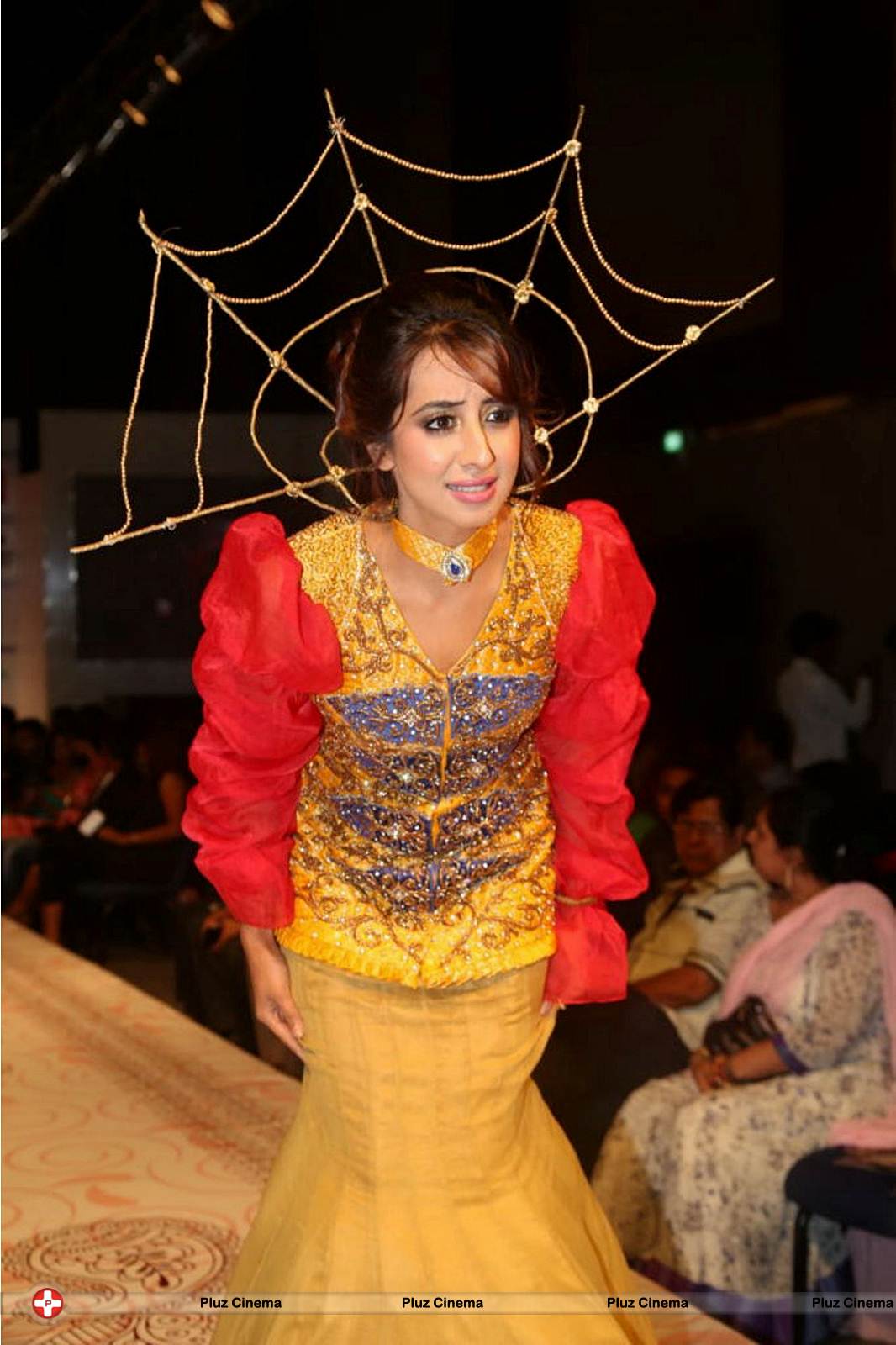 Sanjana Galrani Ramp Walk at Hyderabad Fashion Week Photos | Picture 524099