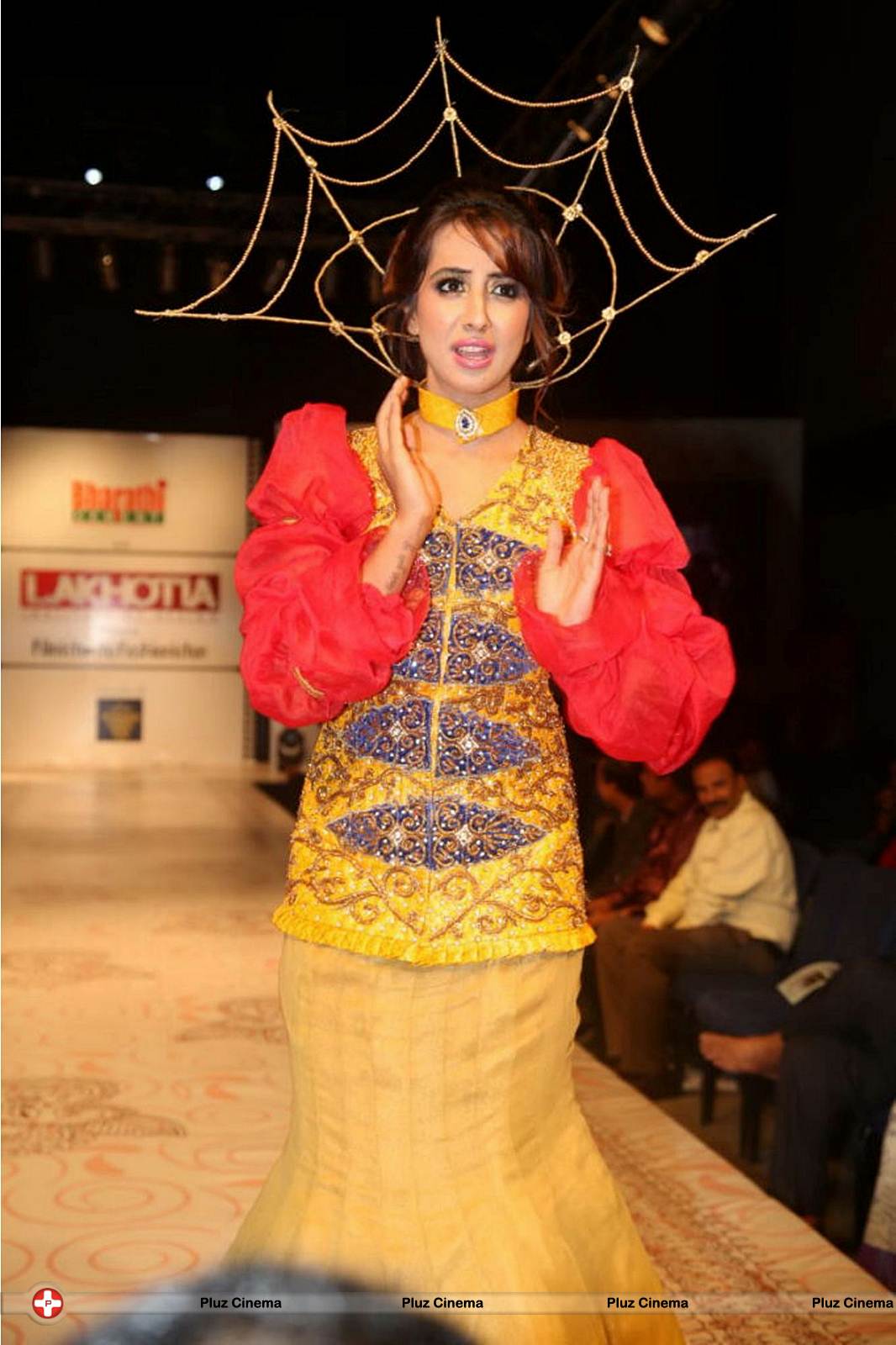 Sanjana Galrani Ramp Walk at Hyderabad Fashion Week Photos | Picture 524101