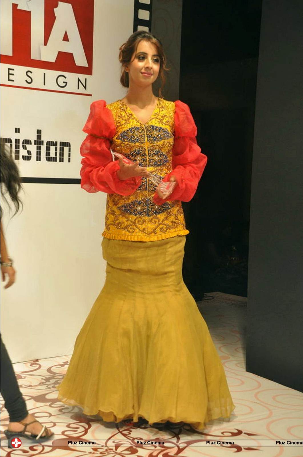 Sanjana Galrani Ramp Walk at Hyderabad Fashion Week Photos | Picture 524117