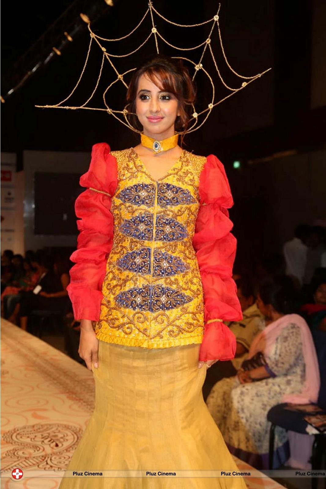 Sanjana Galrani Ramp Walk at Hyderabad Fashion Week Photos | Picture 524122