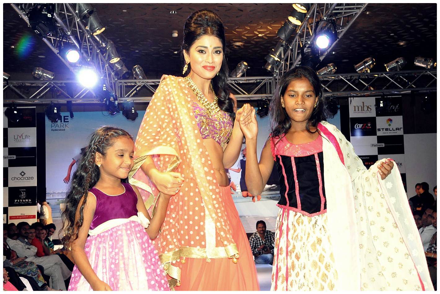 Shriya Saran Ramp Walk at Passionate Foundation Fashion Show Photos | Picture 477300